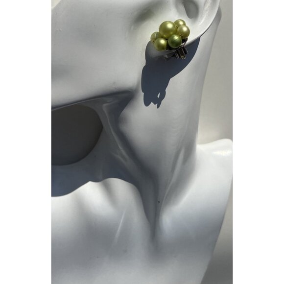 Vintage Clip On Earrings Cluster Green Leaves Round Beaded Hong Kong Soft 1" - Picture 11 of 12